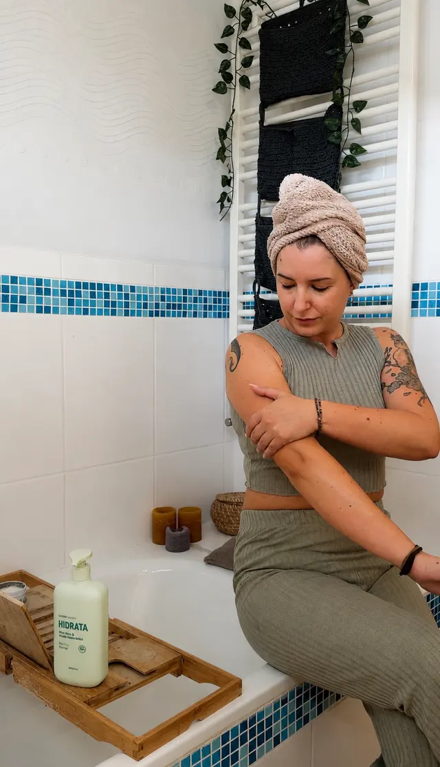 UGC-Produktion mit Pflegeprodukt im Badezimmer